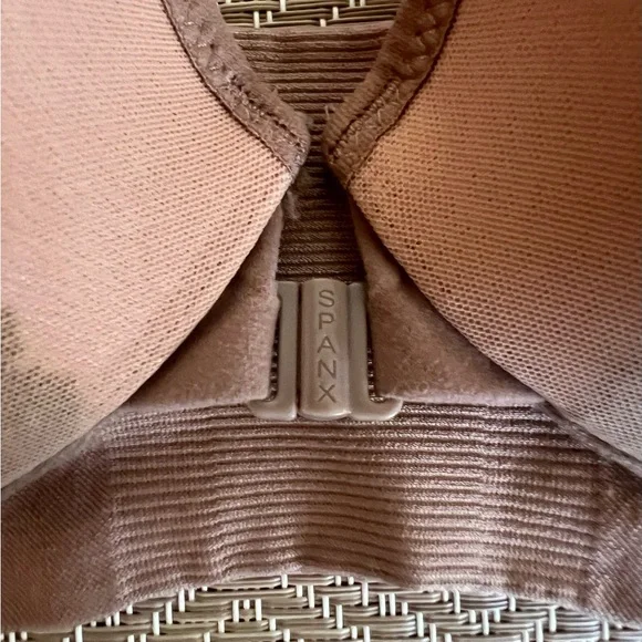 Spanx's full-coverage Bra-llelujah! - Picture 7 of 10